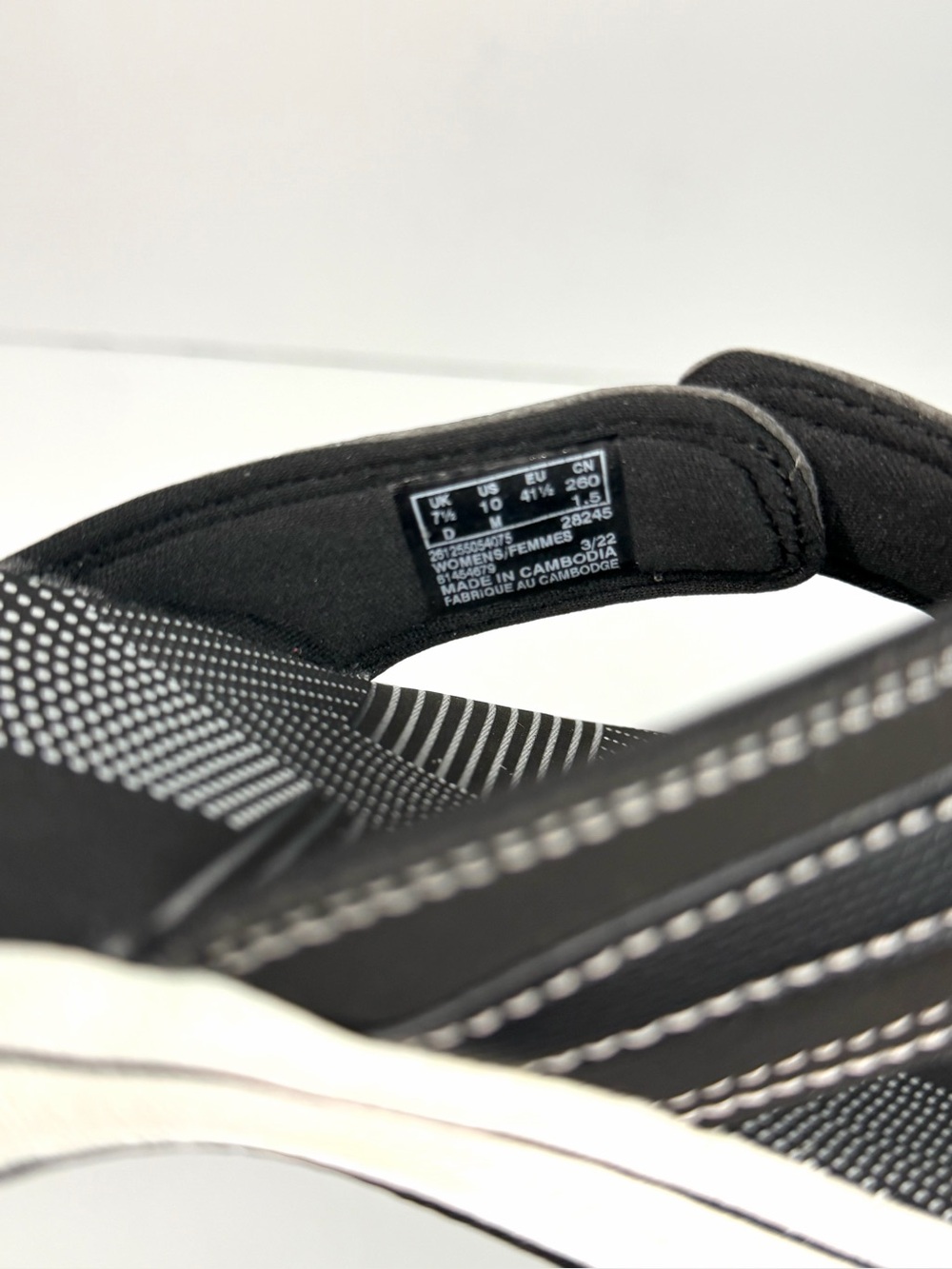 NEW Clarks Breeze Sea Black Synthetic flip-flop Size 10M in Original Box. - Picture 7 of 7